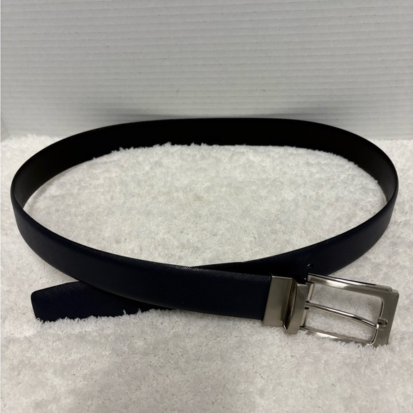 Barneys New York Men's Reversible Navy/Black Italian Leather Belt Size 36.NWOT